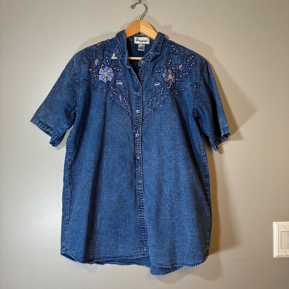 VTG Passion Vintage Denim Short Sleeve Embroidered Floral Western Shirt  Medium